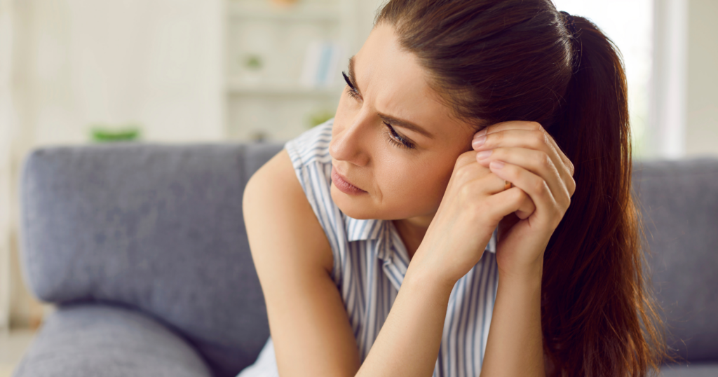 8 quiet signs someone is struggling with deep loneliness (even if they seem fine)