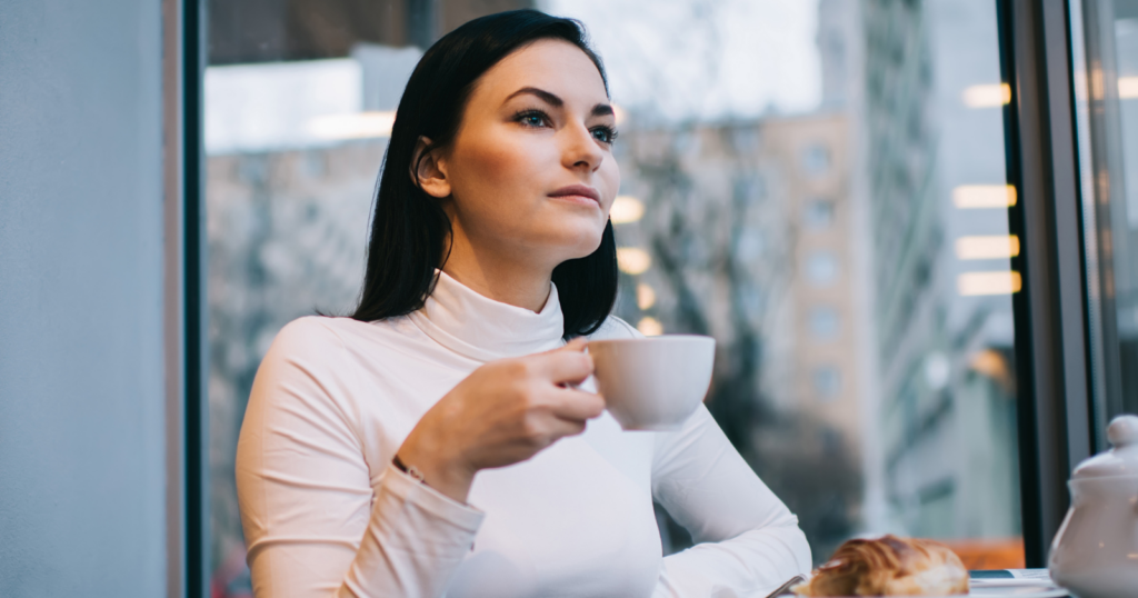 Psychology says people who truly know their worth don’t announce it or defend it — they operate with a quiet certainty that makes negotiation, justification, and proving themselves feel like a language they no longer speak