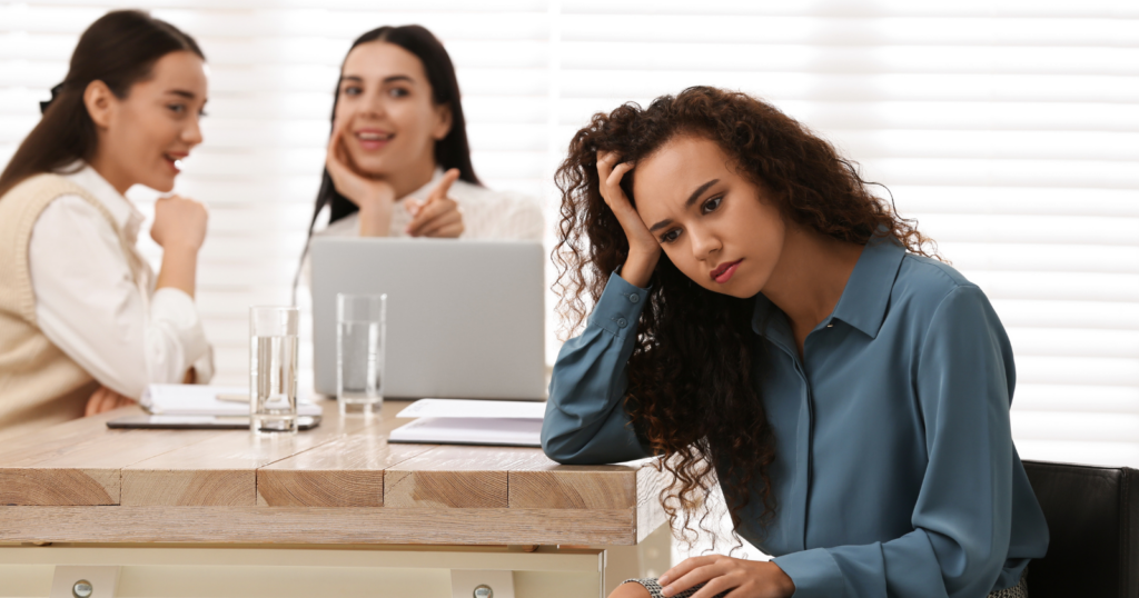 9 behaviors that instantly tell you someone has no real friends, just acquaintances