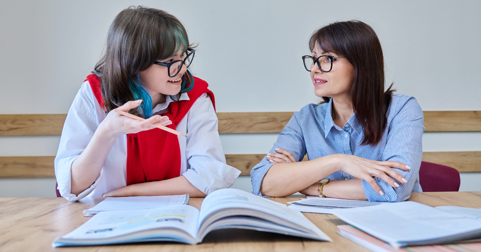 7 subtle body language gestures that signal wisdom and high intellect ...