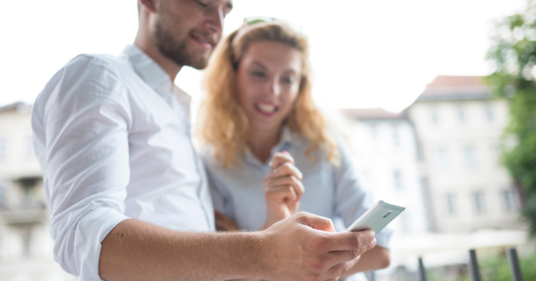 7 subtle body language cues that quietly signal deep attraction ...