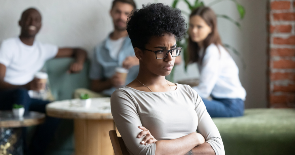 People who always feel excluded when they’re around others usually display these 8 traits (without realizing it)