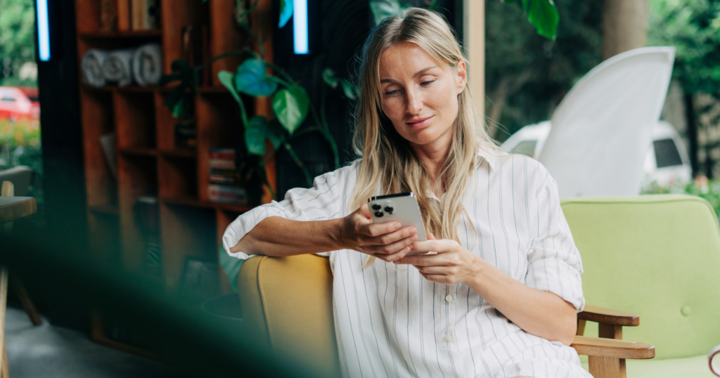 People who believe whatever they see or read on the internet usually display these 10 traits, says psychology