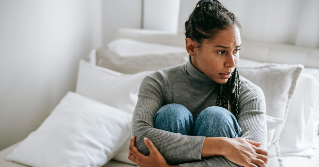 7 behaviors of people who were rarely hugged as children, according to psychology