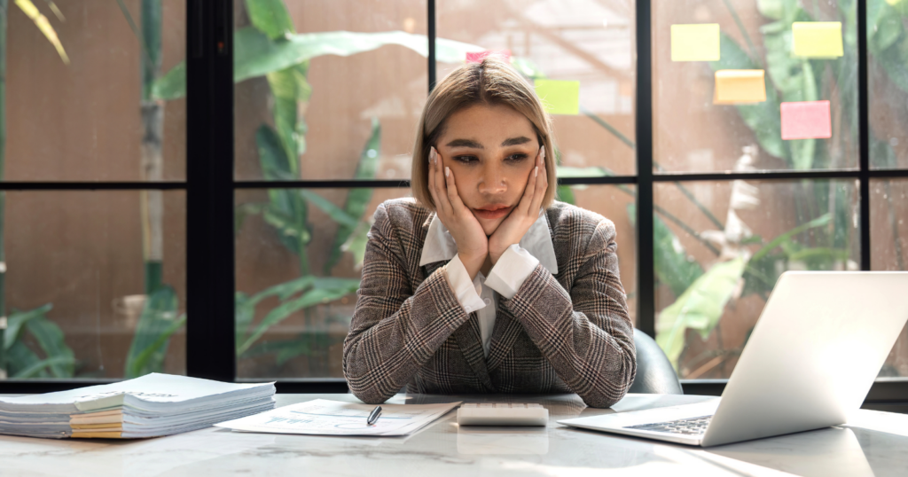 7 behaviors that quietly reveal a woman is unhappy with her life