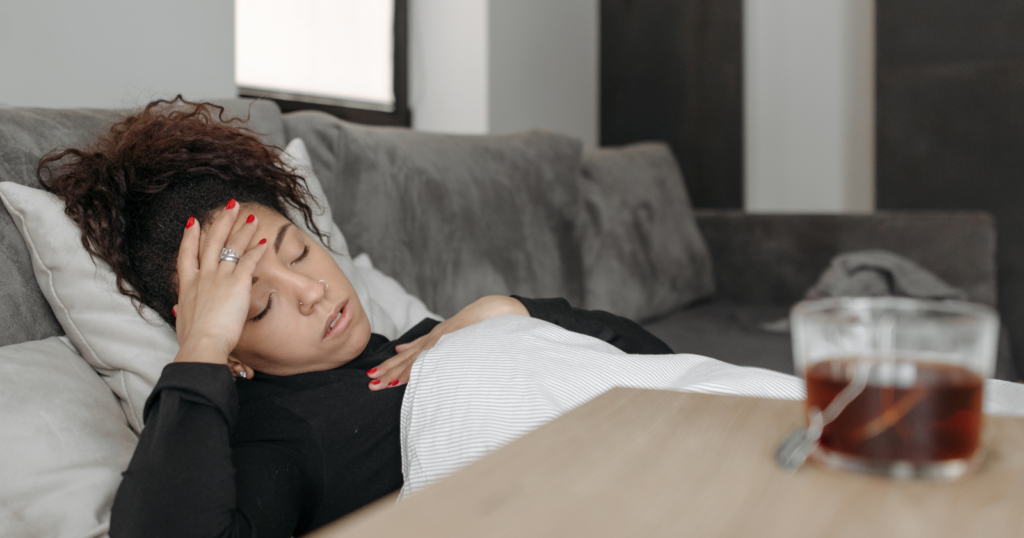 7 body language signs of an emotionally exhausted person, according to psychology