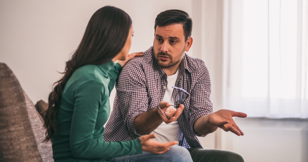 7 little phrases that push people away without you realizing it