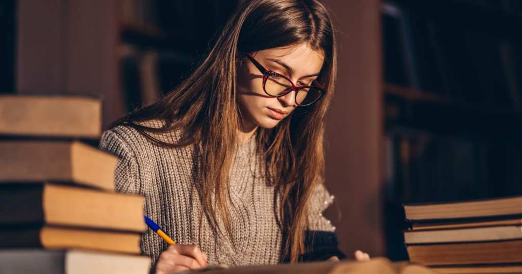 7 quirky habits that point to very high intelligence in a person, according to psychology
