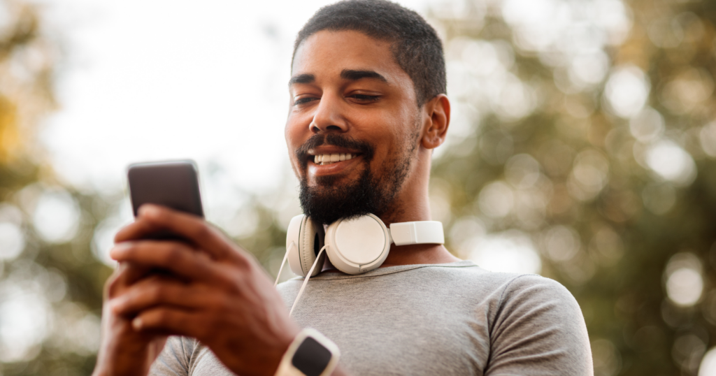 Psychology says people who never post photos or personal updates on social media aren’t antisocial or sad — they made a quiet decision that their life is for living rather than performing, and they’ve never regretted it