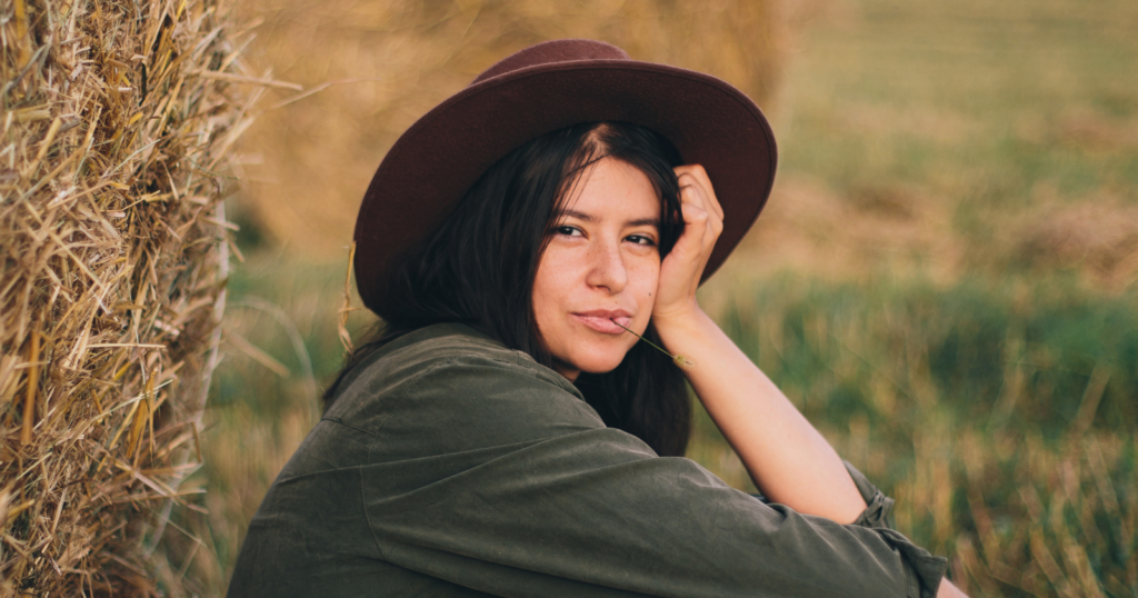 The deeper meaning of wanting to be alone and not spending time with friends, according to psychology