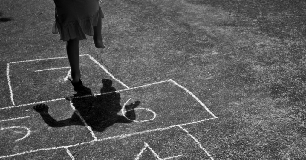 10 random childhood moments everyone remembers but never talks about