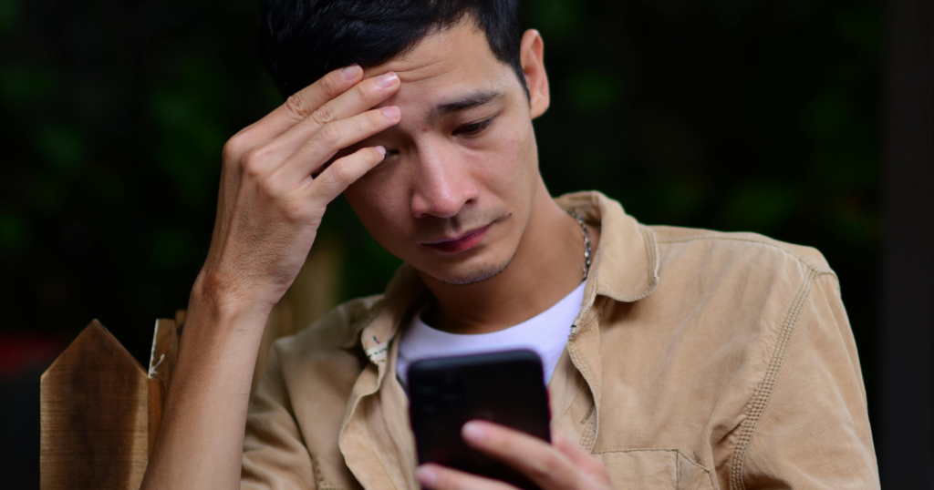 7 brutal signs you’re the “poor friend” in your social circle even if no one says it out loud