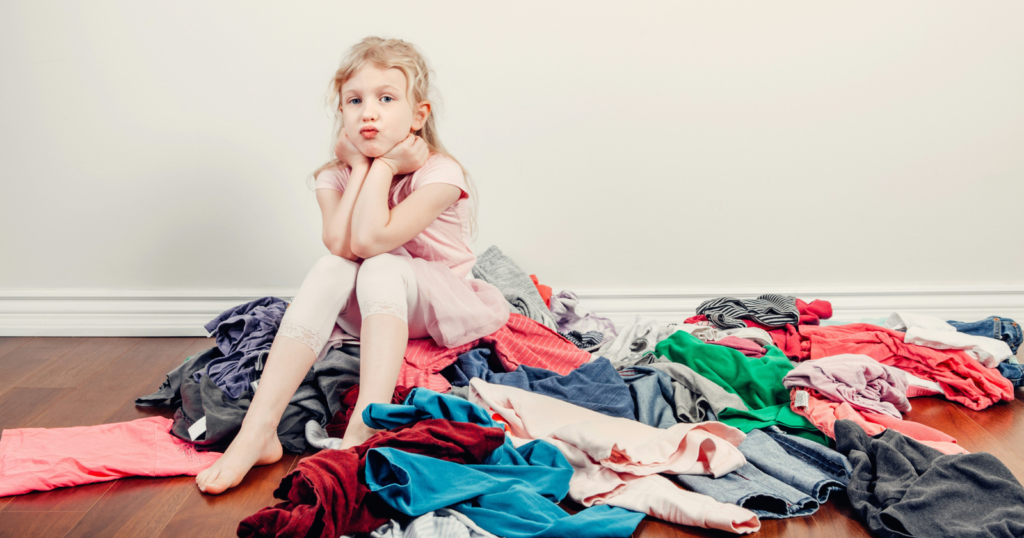 8 “messy” habits that actually reveal you’re more intelligent than organized people