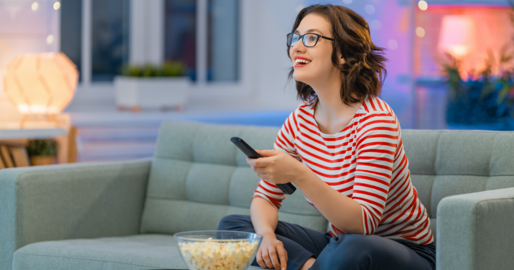 People who always watch TV with subtitles on usually share these 7 surprising traits, according to psychology