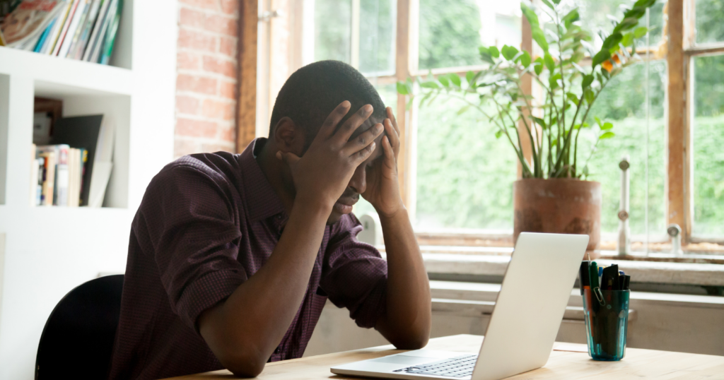 8 specific habits that keep intelligent people from progressing in life, according to psychology