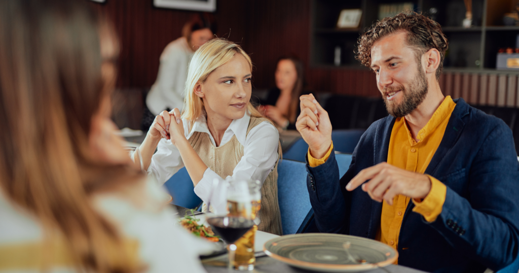 10 behaviors at dinner parties that instantly reveal your social class