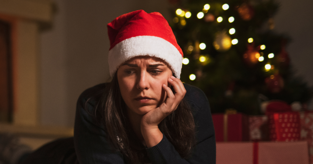 7 things chronically lonely people do during Christmas without realizing how it looks