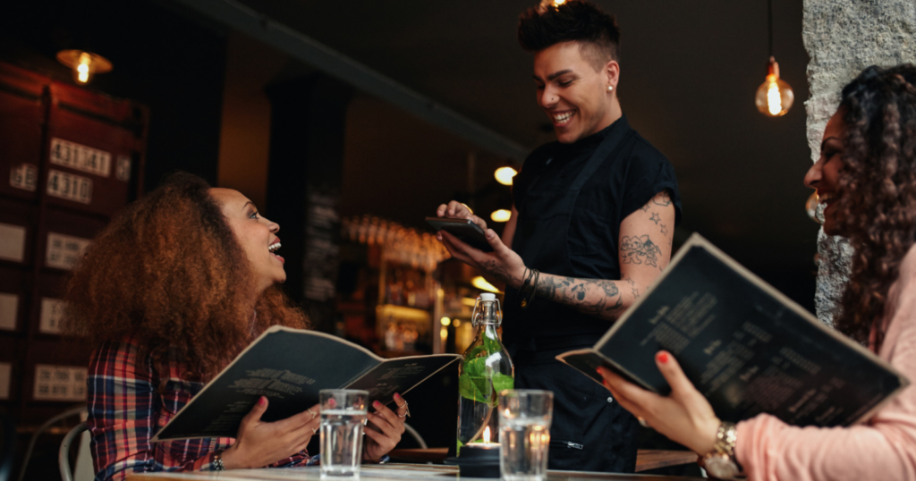 8 phrases people use when ordering at restaurants that immediately signal they didn’t grow up wealthy