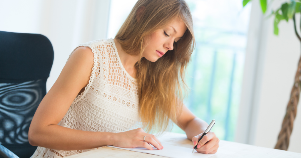 Psychology says people who prefer handwritten letters over texts have these 8 remarkable qualities