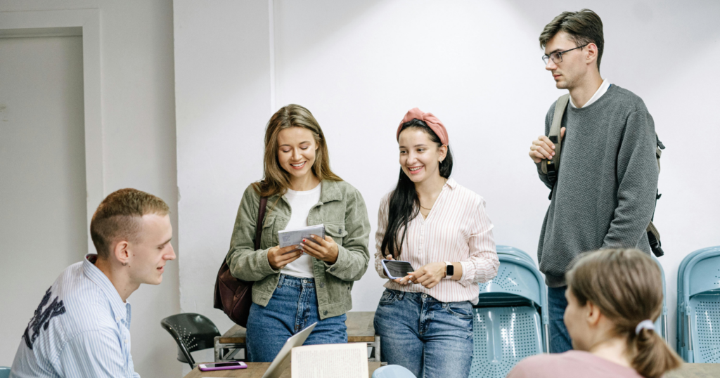 10 phrases people with weak social intuition often use without realizing it