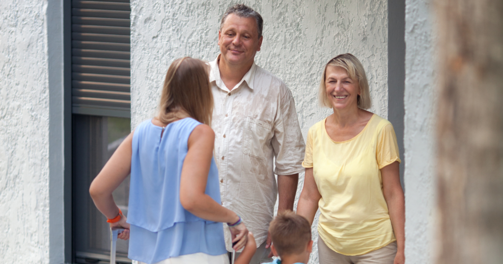 8 things adult children notice within 10 minutes of arriving at their parents’ house that tell them exactly how the visit will go