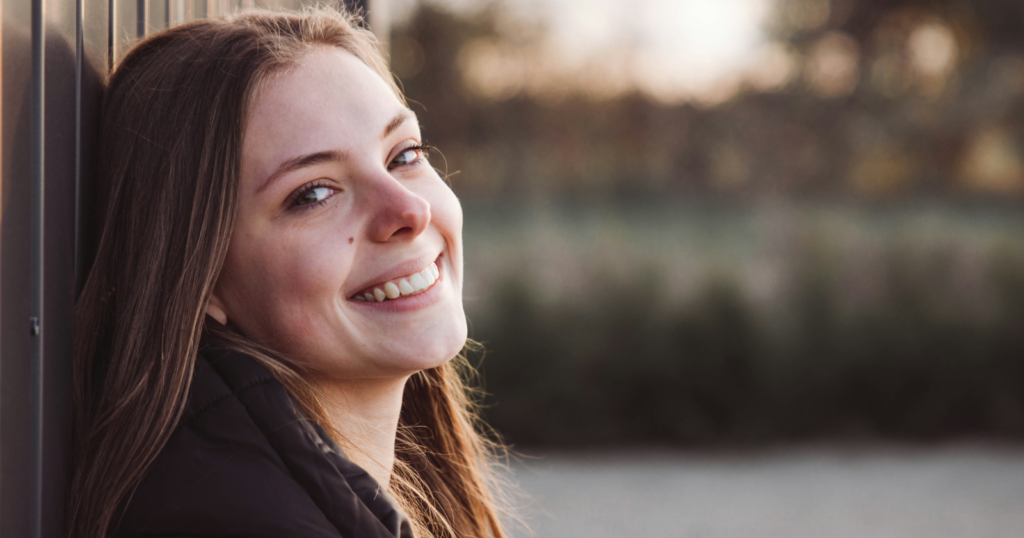 9 signs you’re genuinely happy alone and not just pretending to be okay with solitude