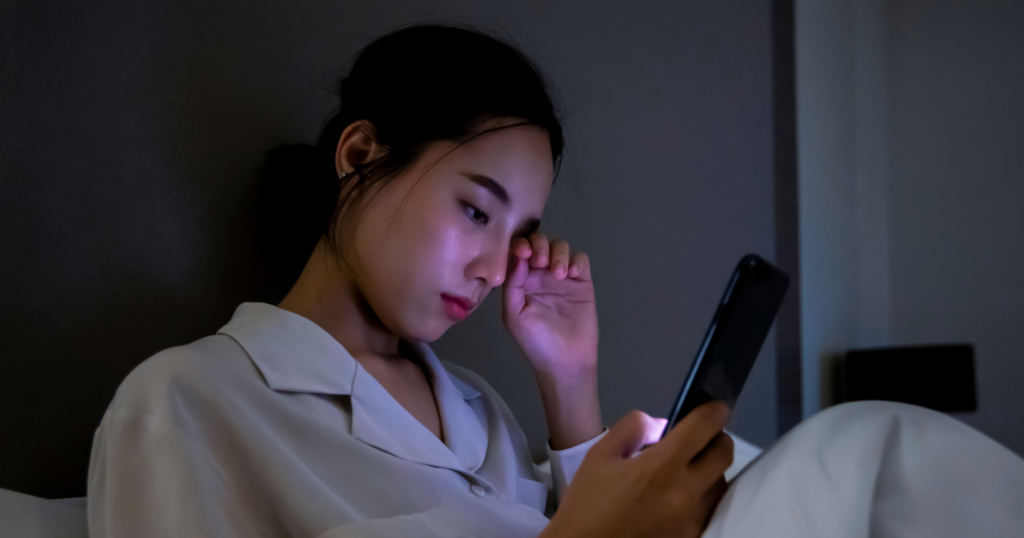 If you have zero people you could call at 2am in an emergency, psychology says you probably developed these 7 self-protective behaviors that are now keeping everyone at arm’s length