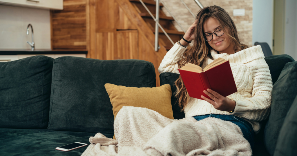 If you’d rather stay home with a book than go to a party, psychology says you have these 8 intellectual qualities
