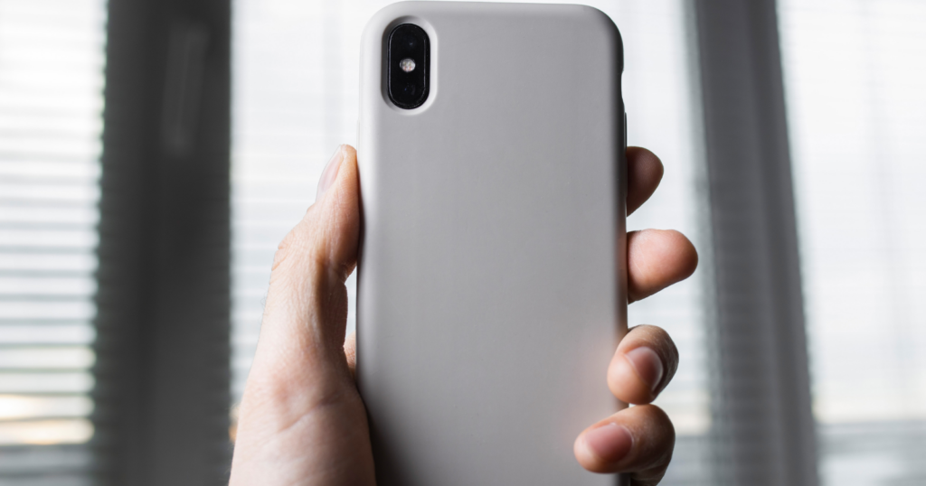 If you keep a protective case on your phone, psychology says you probably display these 9 unique behaviors