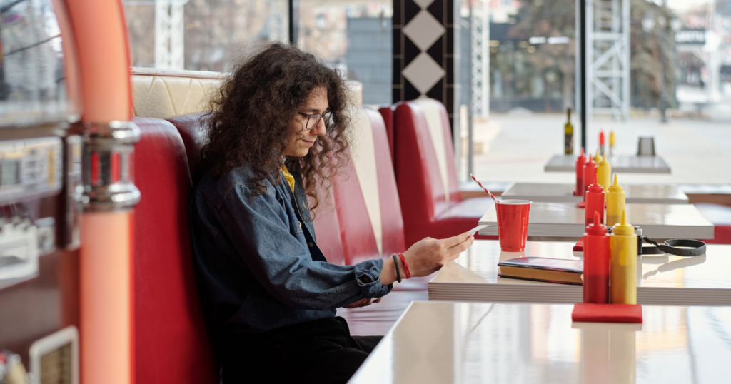 If you always choose booth seating over tables, psychology links this to these 7 unique personality traits