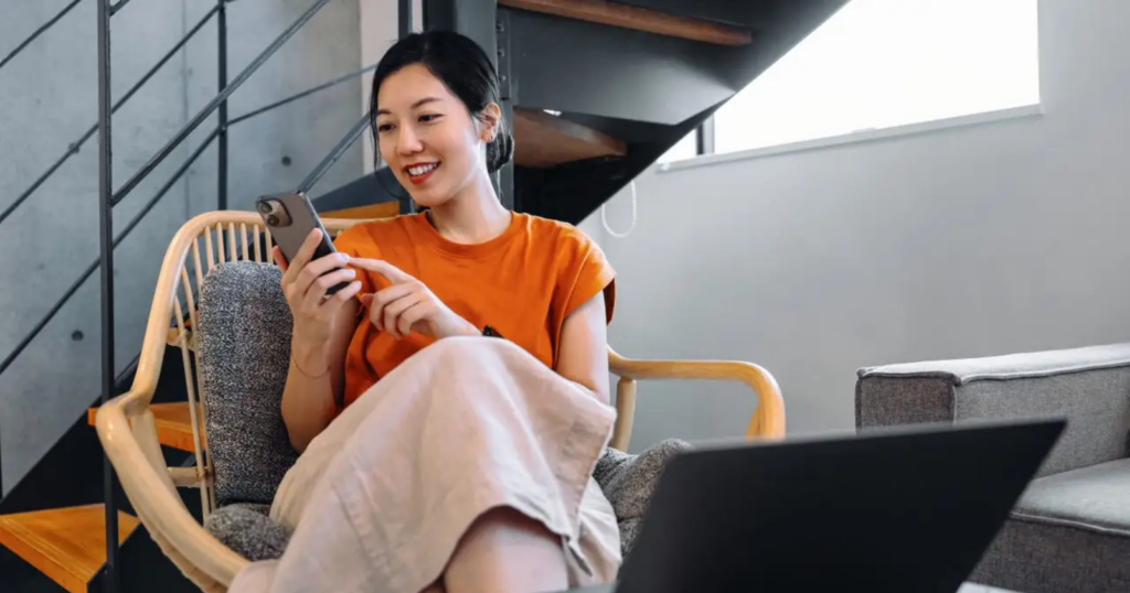 Psychology says people who text back promptly display these 7 traits—it reveals how they treat commitments no one’s tracking