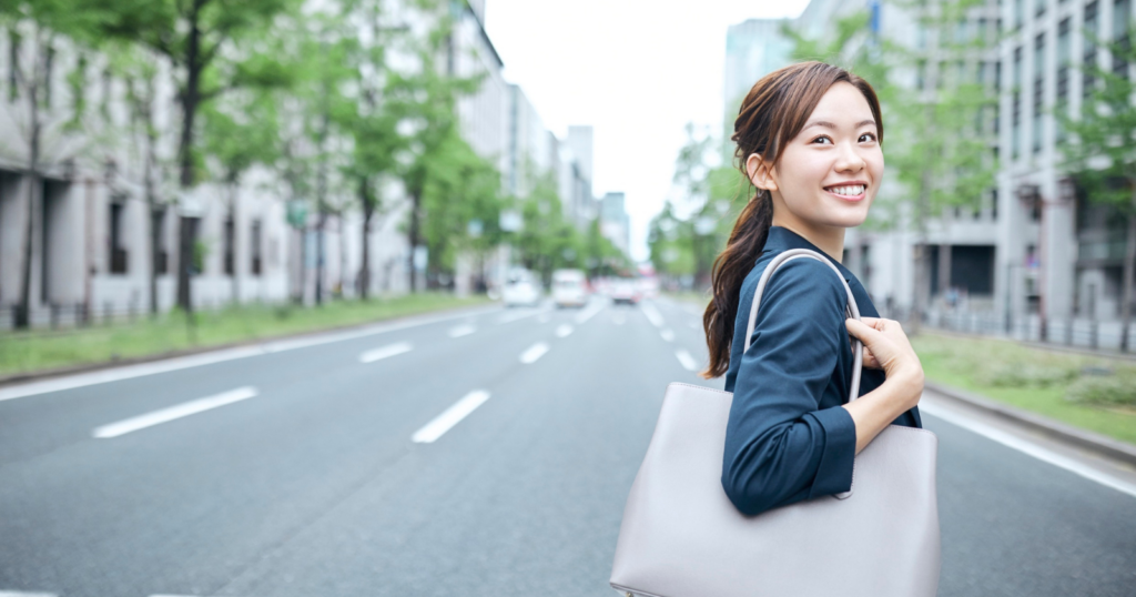 If you naturally make eye contact and smile at people you pass on the street, psychology says you have these 8 unique qualities