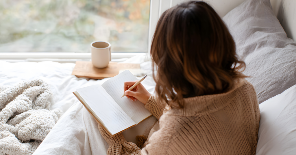 Psychology says writing by hand improves memory retention more than typing. Here’s how I use it to remember everything I learn