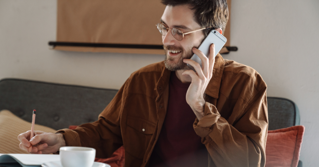 Psychology says people who write down phone messages instead of saying “they’ll call back” share these 8 traits bosses quietly value most