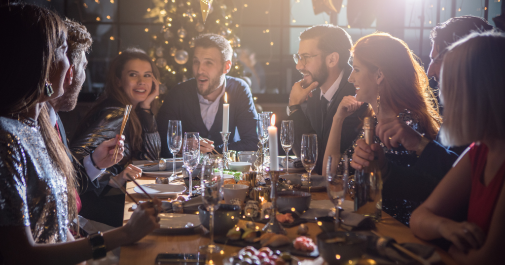7 dinner party habits that quietly separate old money from new money without a word being spoken