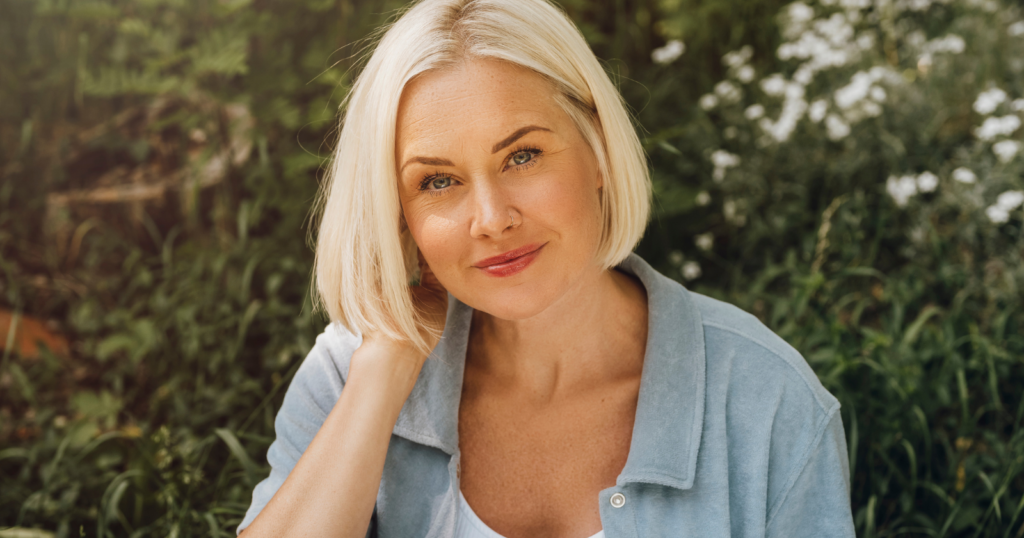 Mitzi Gaynor said, “The secret to aging gracefully is simple. Just have a good attitude. Enjoy who you are. Remember that life is a wonderful thing” — here are 8 quiet habits of people who age beautifully without even trying