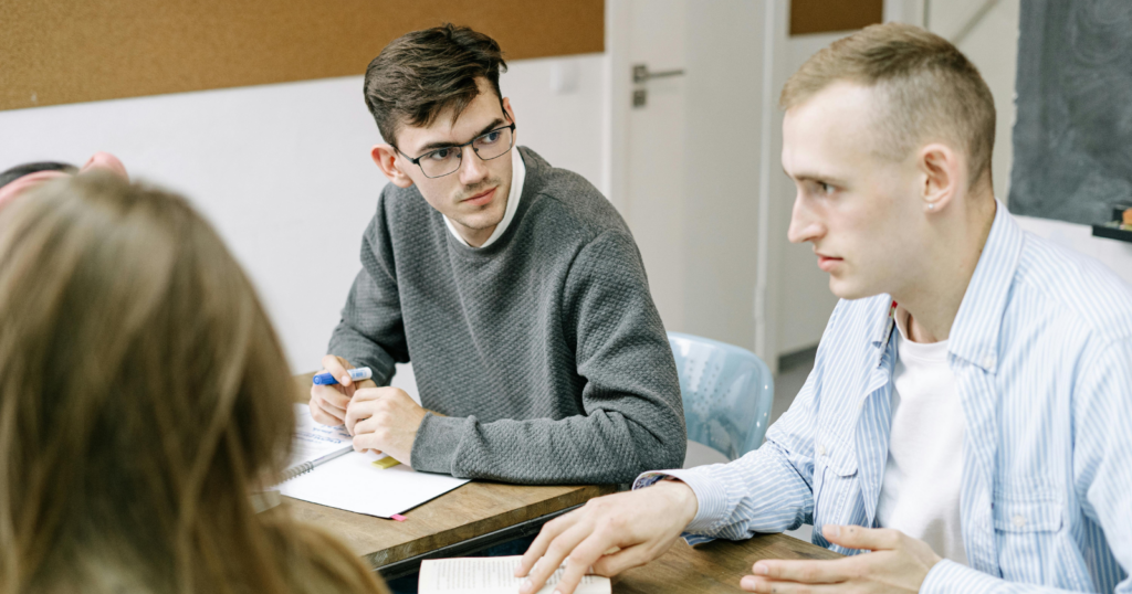 Psychology says people who prefer to observe rather than participate usually have these 9 perception abilities that talkers never develop