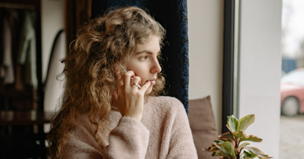 Psychology says people who’ve stopped enjoying life but hide it well usually display these 8 quiet behaviors