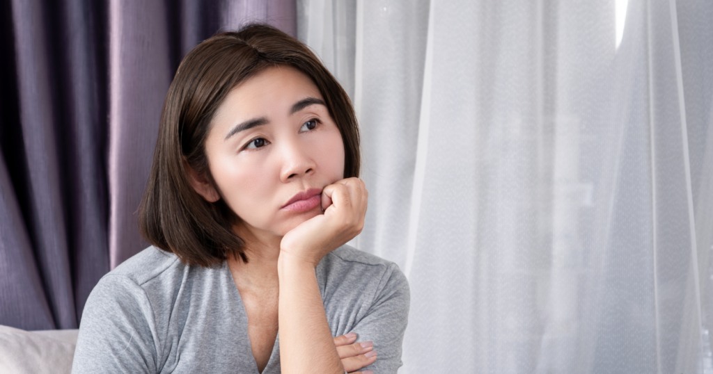 Psychology says these 7 behaviors instantly reveal a woman has low standards for herself