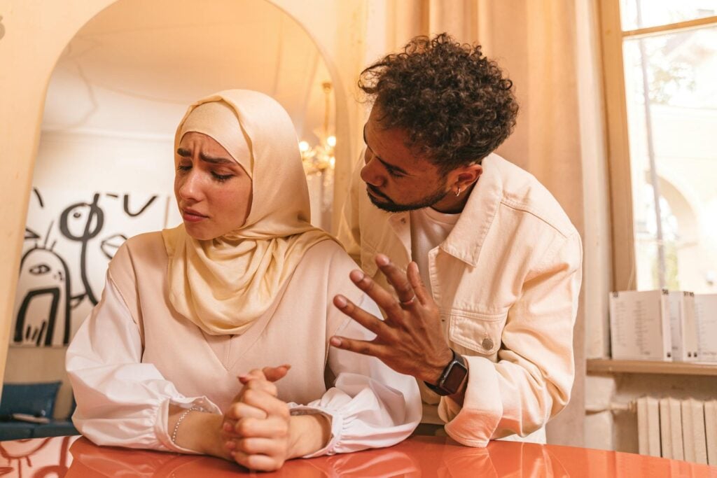 Psychology says people who educate themselves about birds in retirement through field guides and patient observation develop a fundamentally different relationship with learning than they had in their working years — and these 6 shifts explain why it feels like rediscovering a part of yourself you forgot existed