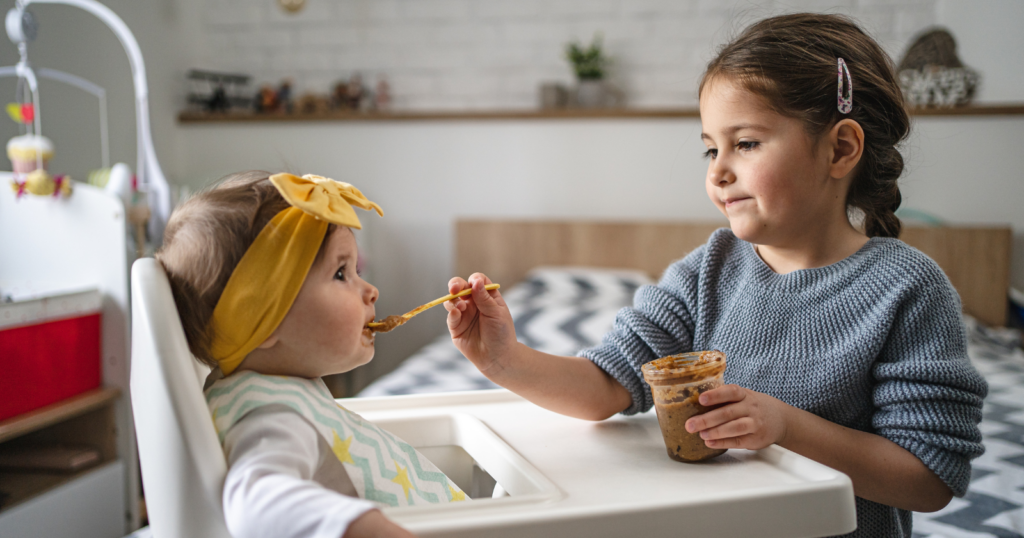 Psychology says you can tell someone is an eldest daughter by these 7 unique behaviors they display