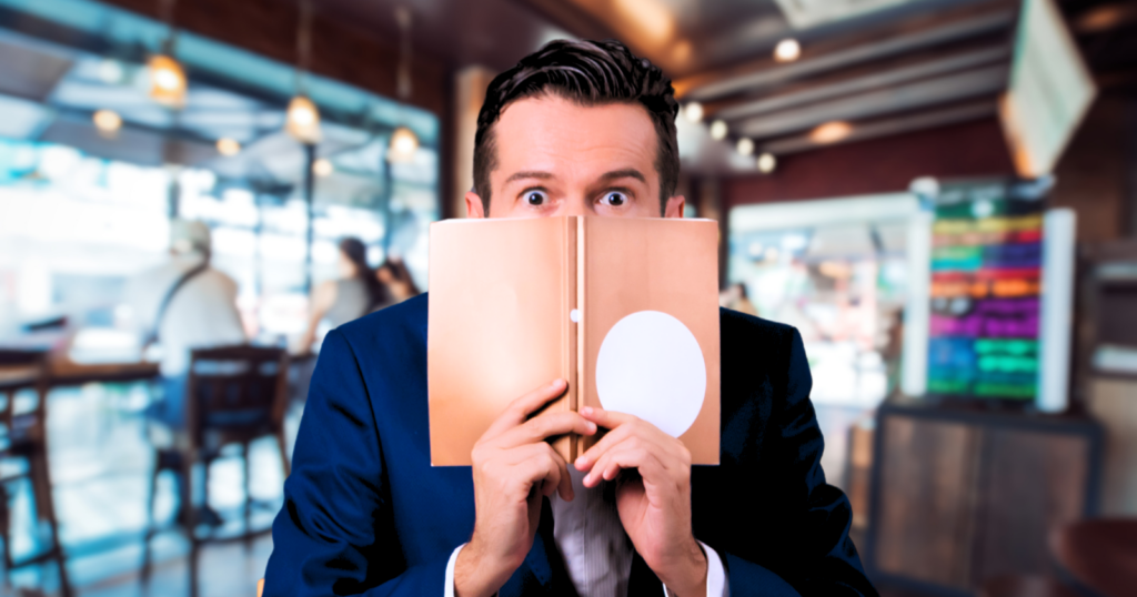 Psychology says people who pretend not to see acquaintances in public to avoid small talk aren’t rude—they’re running a very efficient internal cost-benefit analysis that extroverts simply don’t have the software for