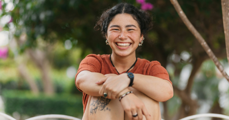 Researchers who study charisma have found it isn't a fixed trait some people are simply born with, training people in a specific set of verbal and nonverbal tactics — vivid metaphors, rhetorical questions, deliberate pauses — measurably increased how charismatic they were rated by others afterward.