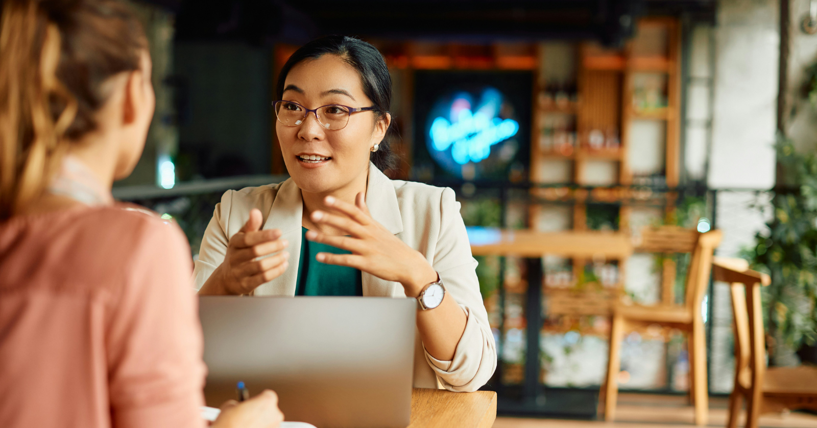 A study on gesture found that moving your hands while you talk only lightens your mental load when the movement actually matches your words — waving them around at random doesn't help